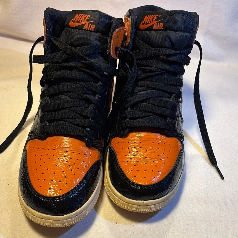 Jordan 1 Retro High
Shattered Backboard - Picture 2 of 6